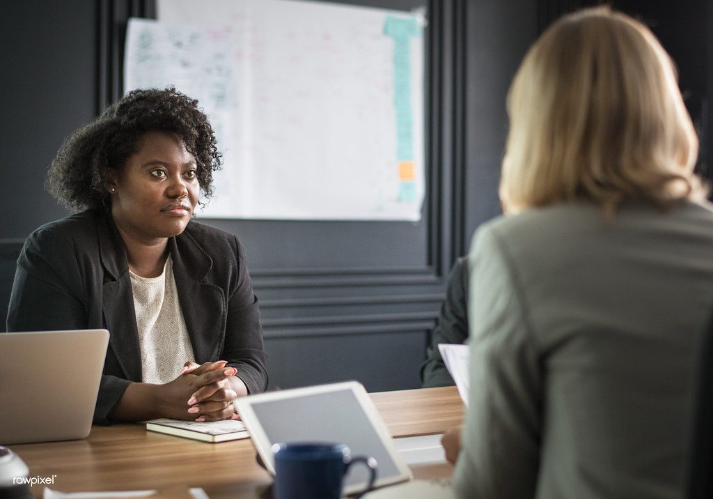 Entretien professionnel entre deux collaboratrices